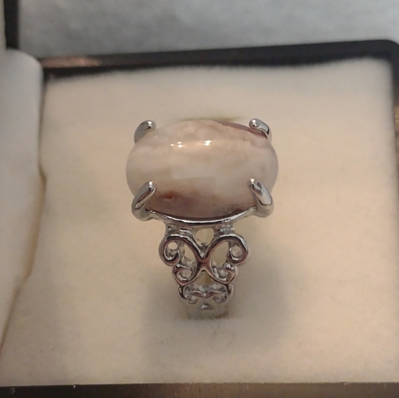 New women's size 6 1/4 ring - Picture 3 of 3